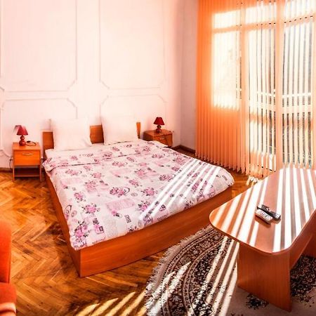 Sofia Apartment In House 8 Boulevard Hristo Botev מראה חיצוני תמונה